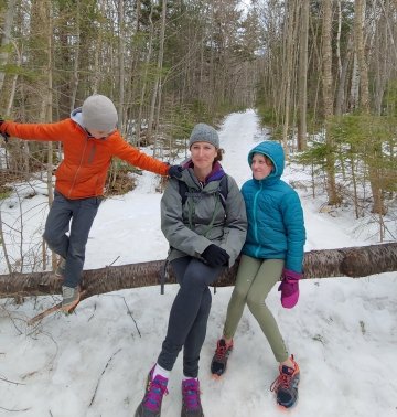 Rebecca Copans posing with her kids on a hike